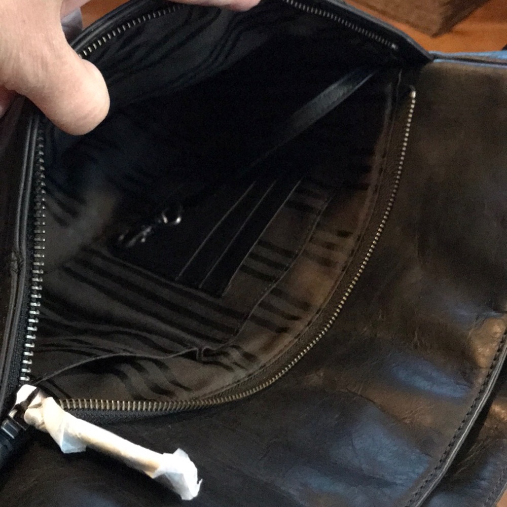 🎉HP🎉- Frye Black Leather Logan Messenger Bag - Picture 3 of 8